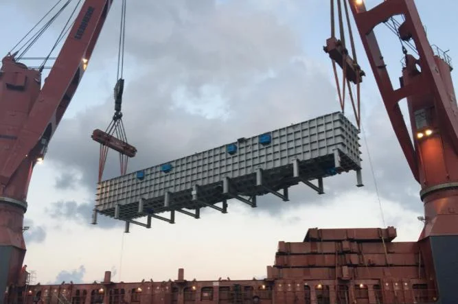 Dissolved Air Flotation liften in air by cranes